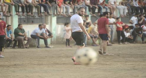 قصة مصورة.. هنا عزبة التل.. أخر معاقل الملاعب الترابية في قلب الريف